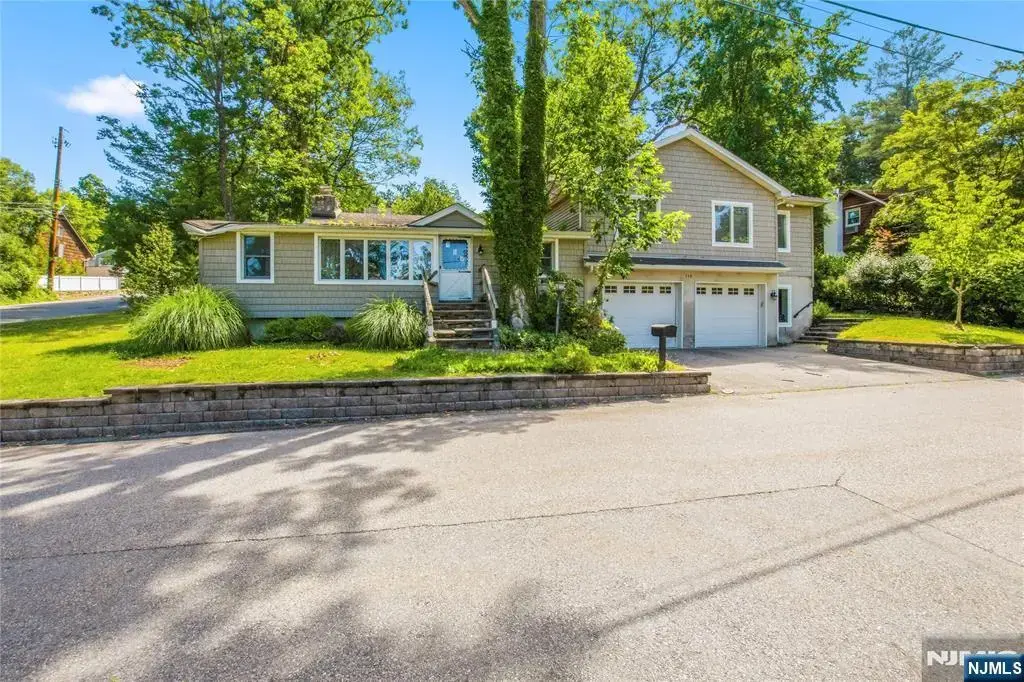139 Mohawk Trail, Wayne