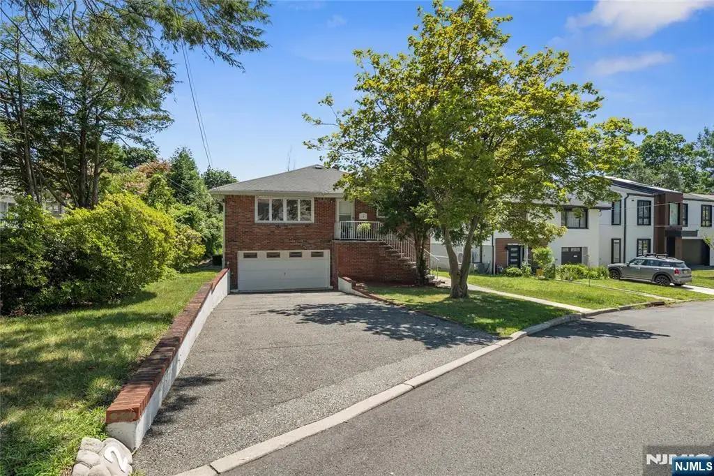 2 Henry Street, Englewood Cliffs