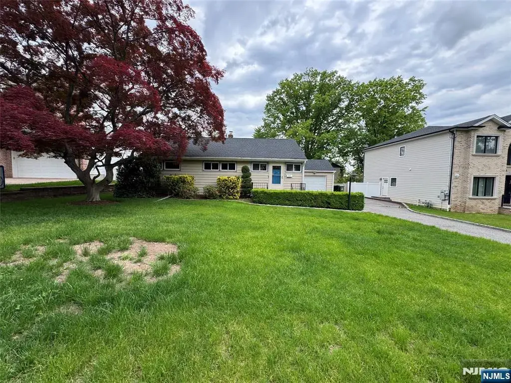 231 Hillside, Paramus
