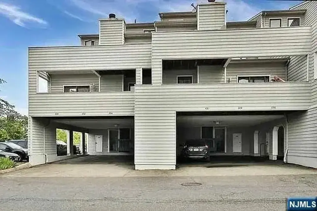 833 Topsail Lane, Secaucus