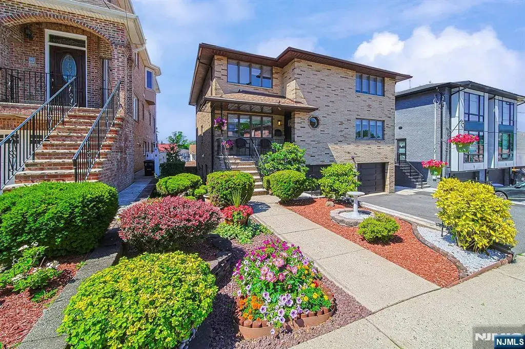 330 E Ruby Avenue, Palisades Park