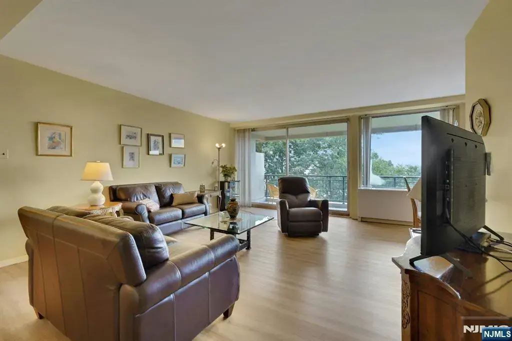 1 Horizon Road 408, Fort Lee