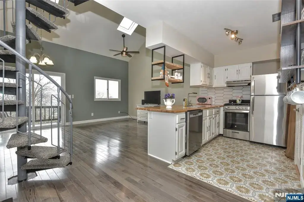 3 Davos Drive 6, Vernon