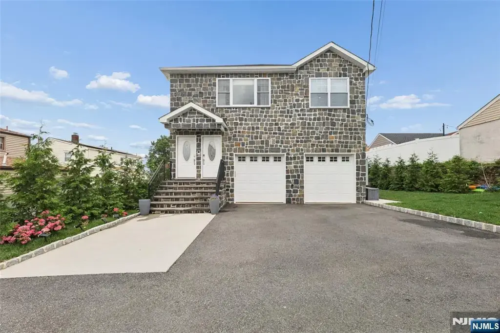 518 8th Street, Lyndhurst