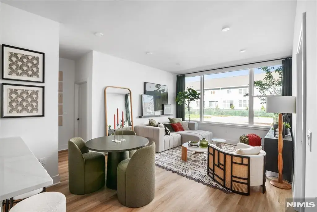18 Park 1302, Old Tappan