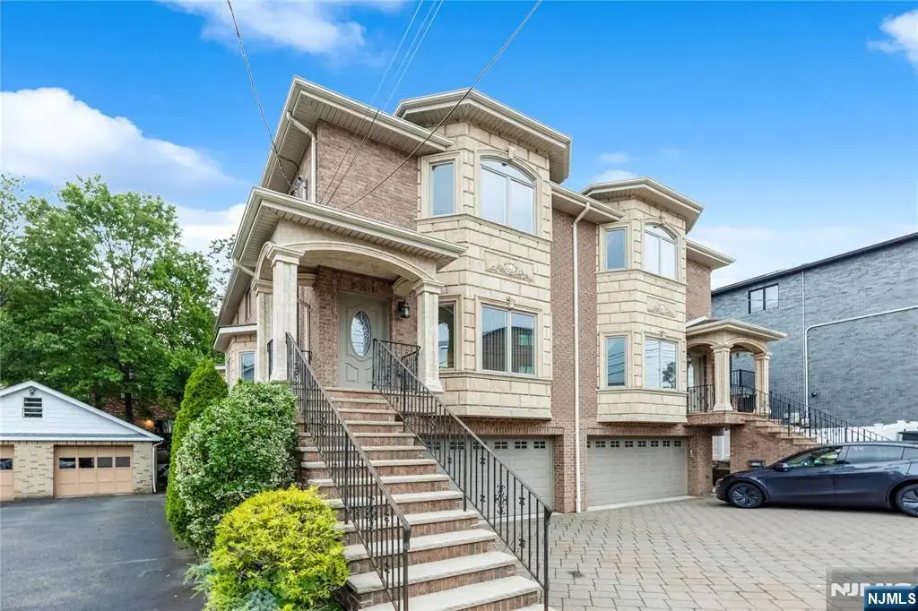 258 4th A, Palisades Park
