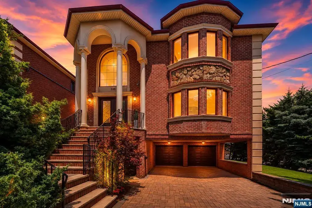 335 Riverdale Drive, Fort Lee