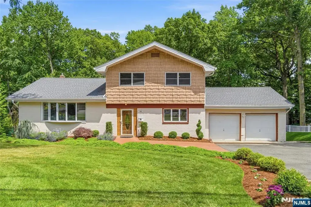 651 Floyd Street, Englewood Cliffs