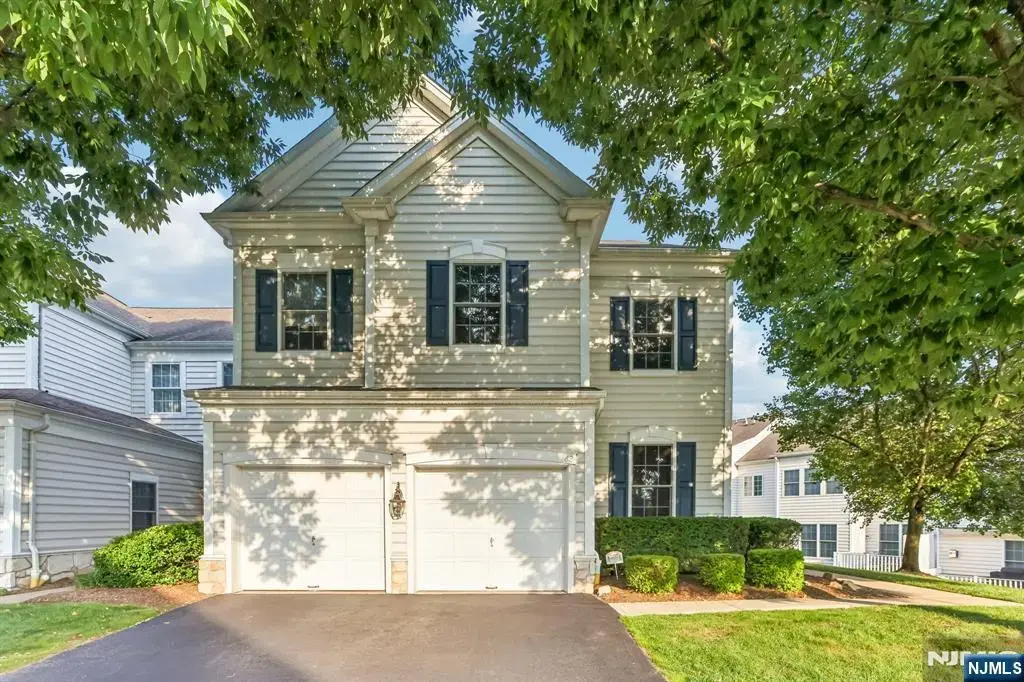 62 Hickory Hill Boulevard 2001, Totowa