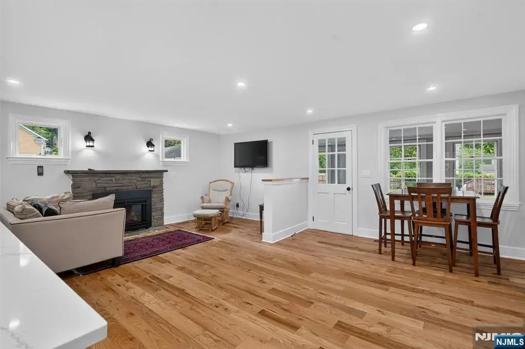 23 Amwell Road, Hillsborough