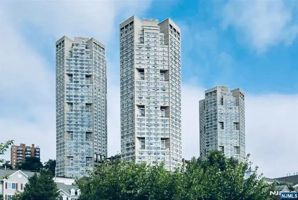 7004 Blvd East 311c, West New York