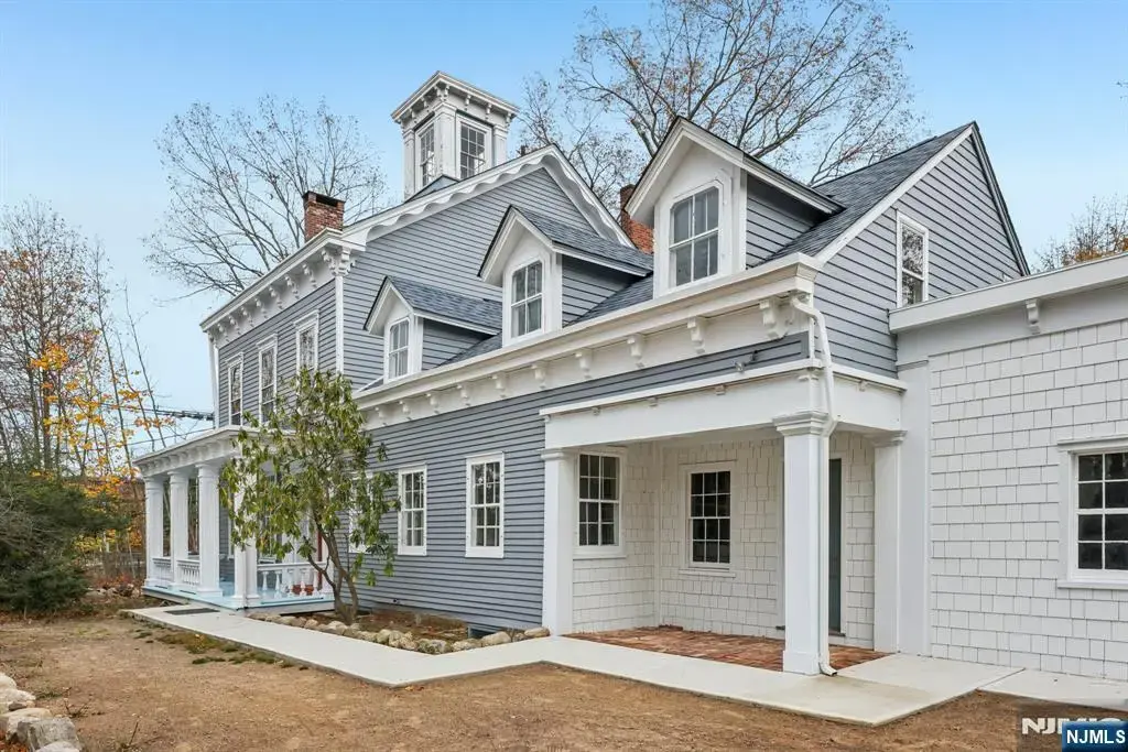 142 Island Road, Mahwah