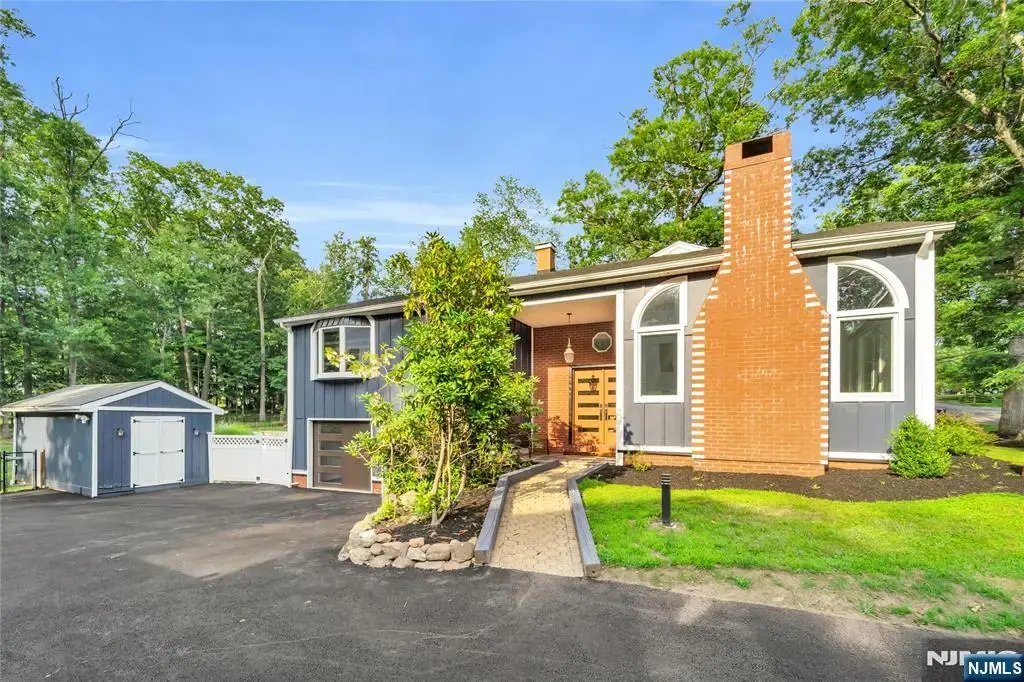 12 Haring Drive, Old Tappan