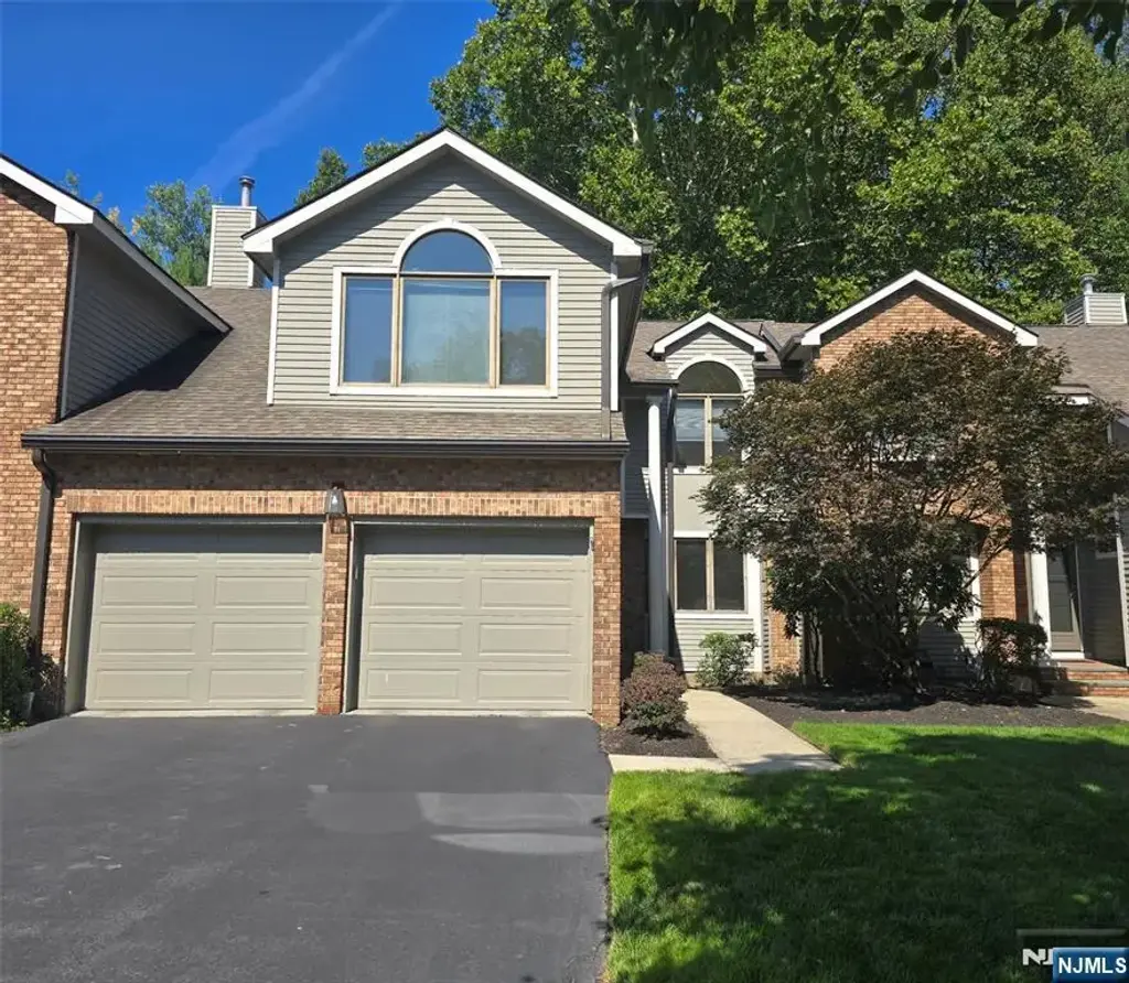 87 Lakeview, Old Tappan