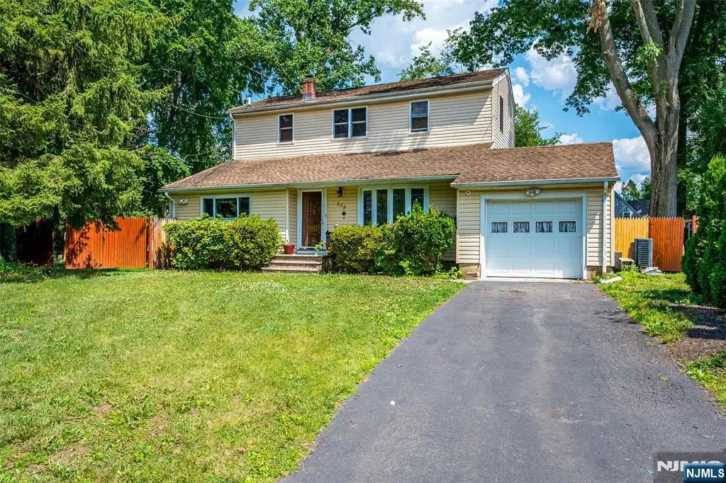 228 Henry Court, North Plainfield