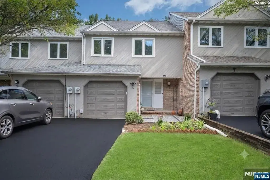 18 Guilford Court, Par-troy Hills Twp.