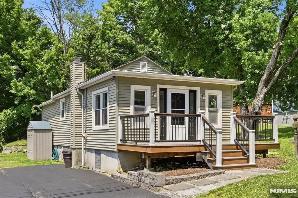 82 Fairview Drive, West Milford