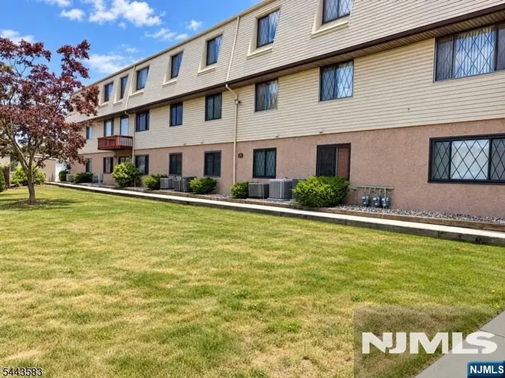 846 Riverside Avenue 1, Lyndhurst