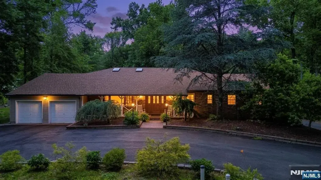 109 Fresh Ponds Road, South Brunswick