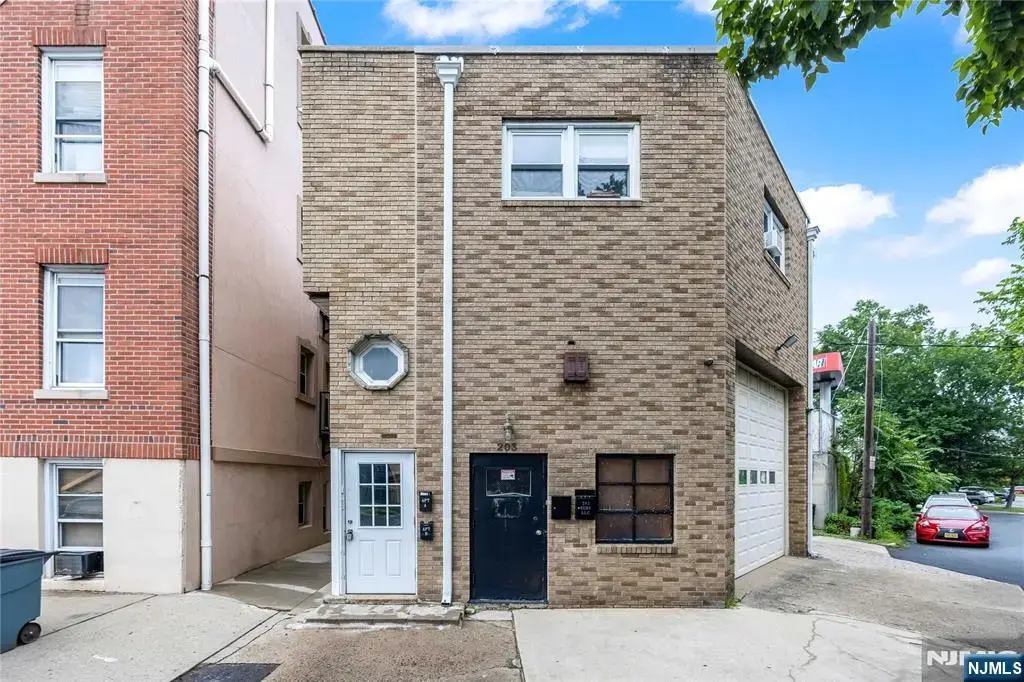 203 E Ruby B, Palisades Park