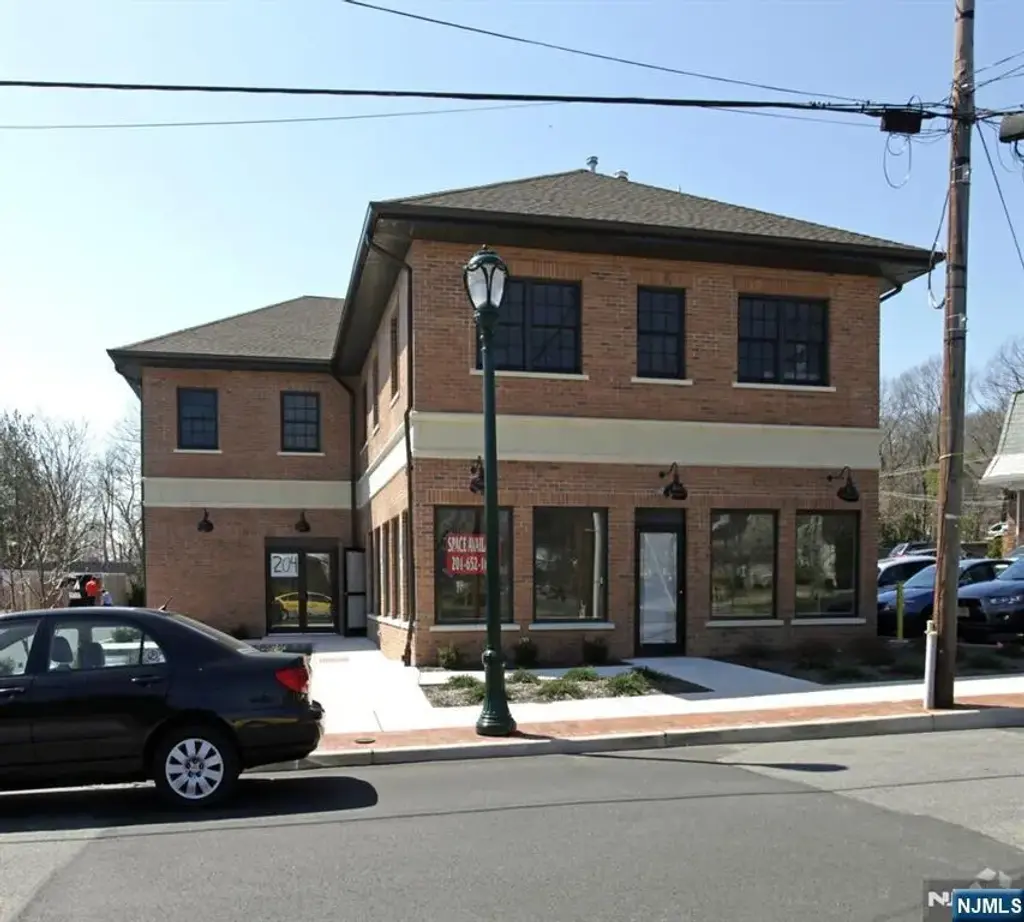 204 Warren Avenue, Ho-Ho-Kus