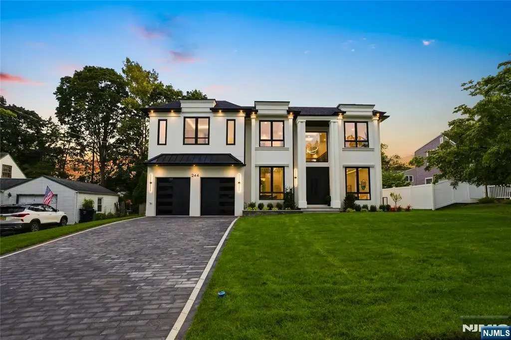 244 Washington Place, Paramus