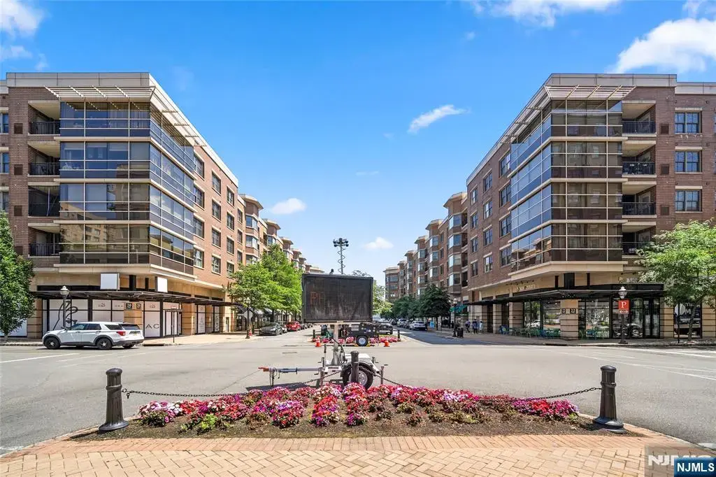 22 Ave At Port Imperial Avenue 428, West New York