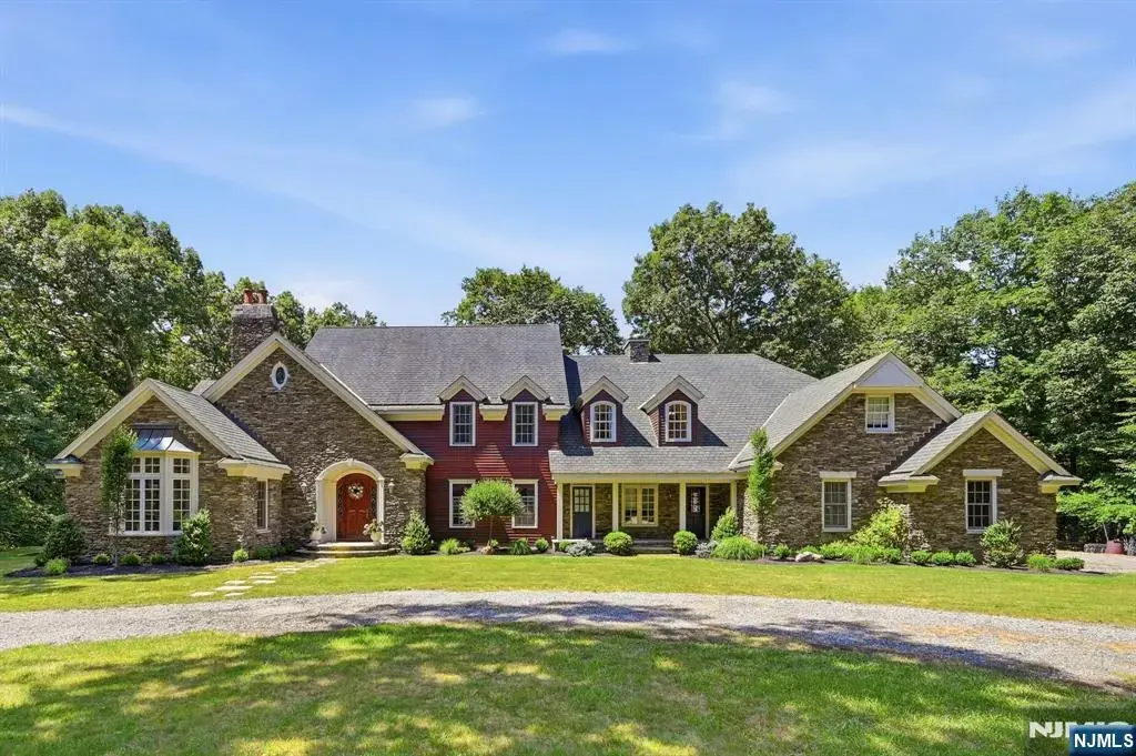 176 Rockburn Pass, West Milford