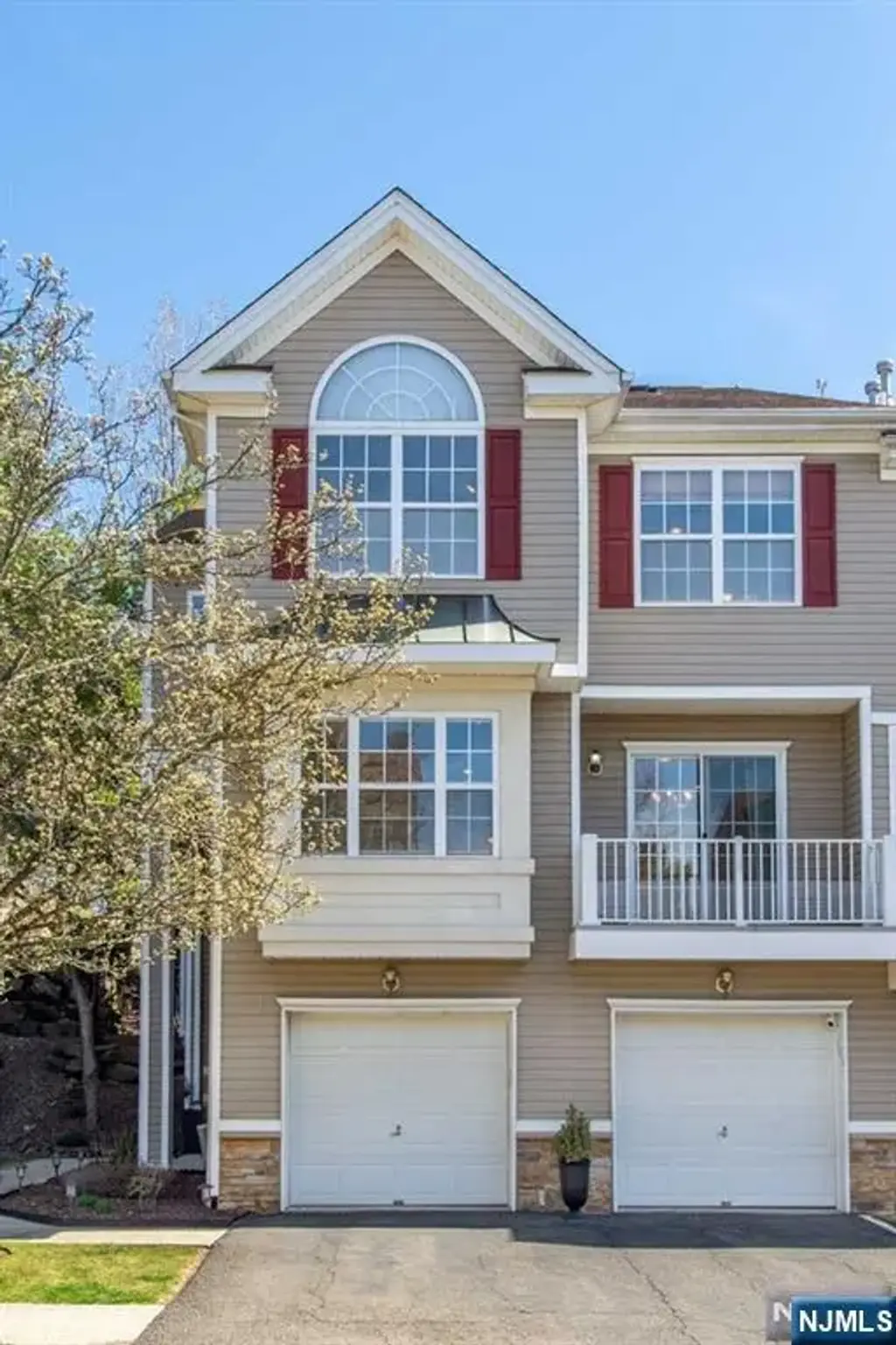 102 Lakeview, Pompton Lakes