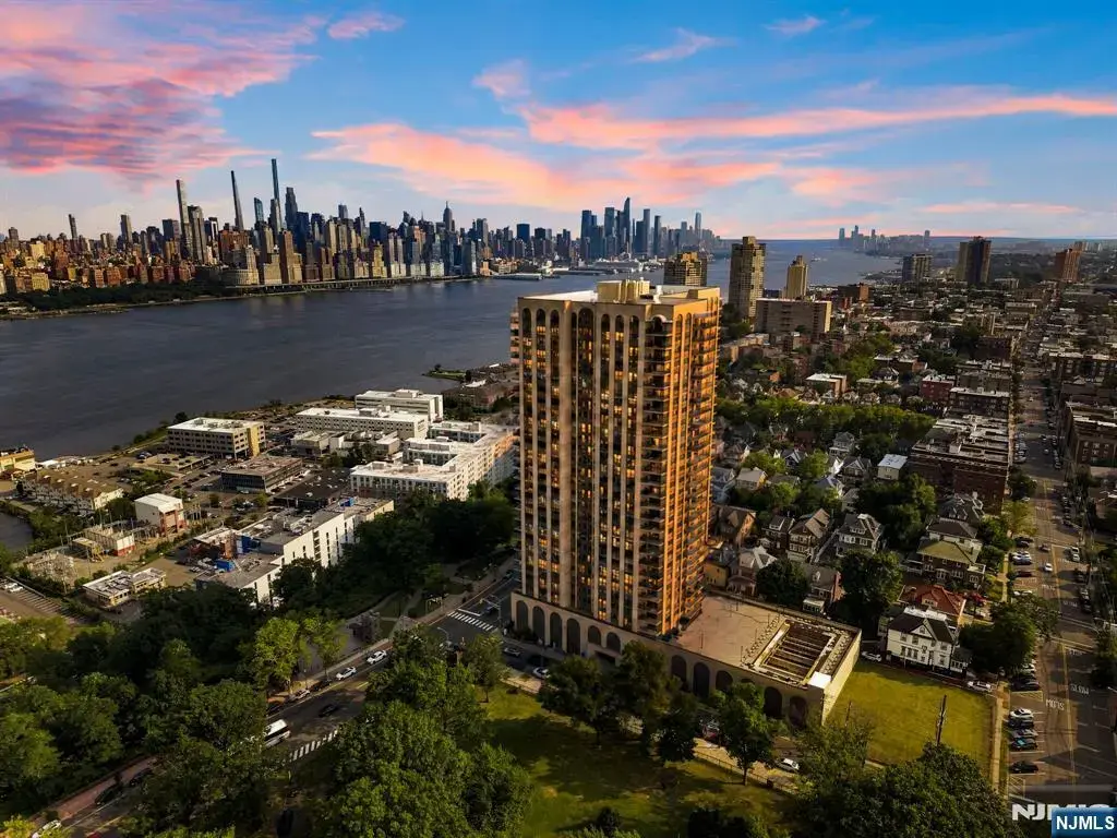 7855 Boulevard East 20f, North Bergen
