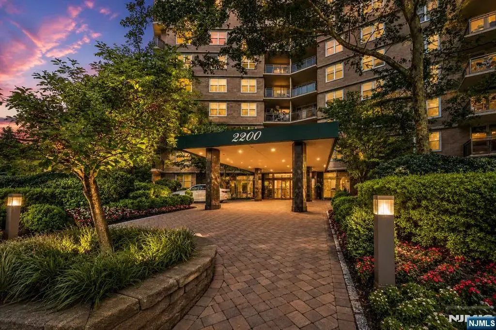 2200 N Central Road 14w, Fort Lee