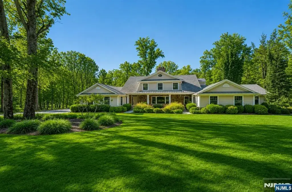 5 Winding, Saddle River