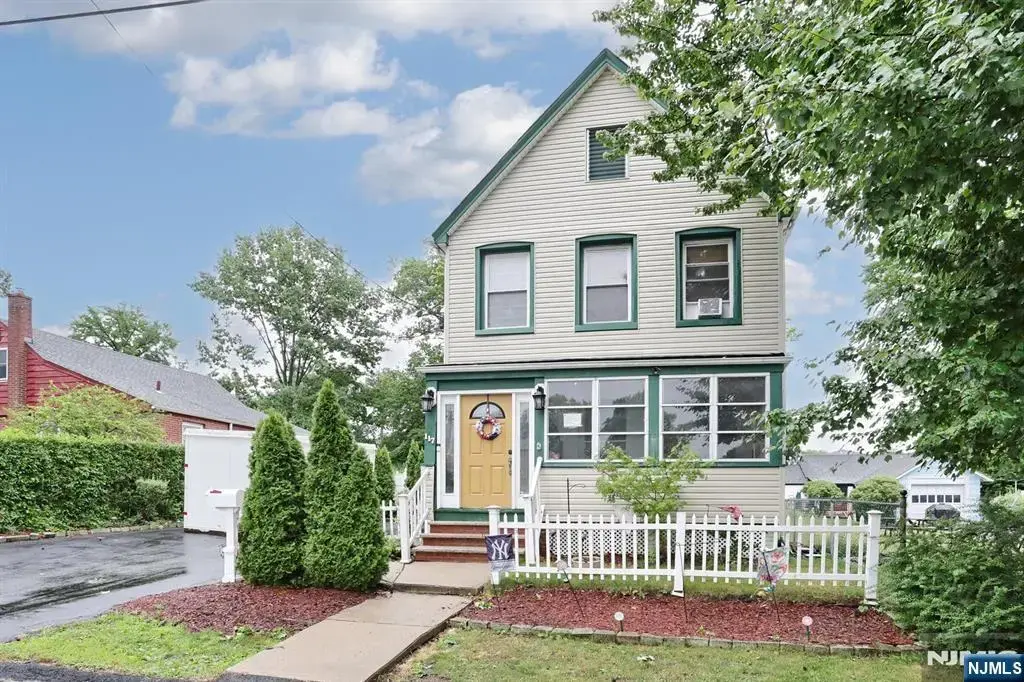 117 Delaware Avenue, Dumont