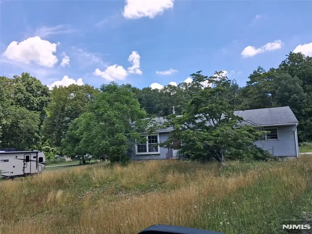 70 Lawrence Corner Road, Other Areas