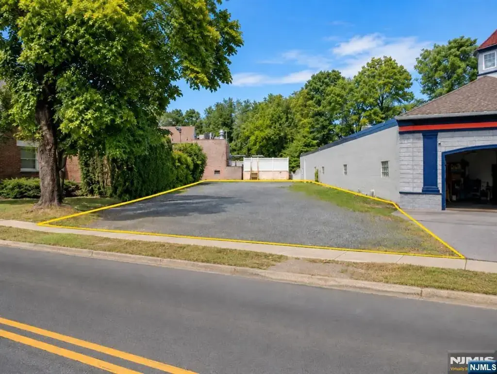 211 South Avenue, Other Areas