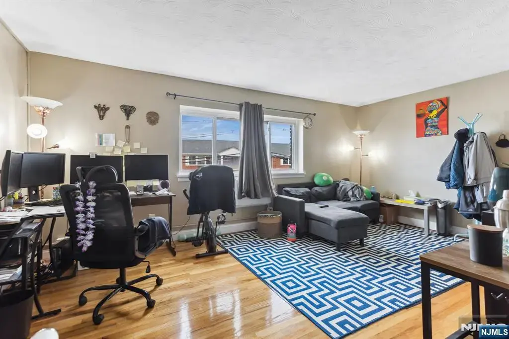 207 Polifly 2074, Hackensack