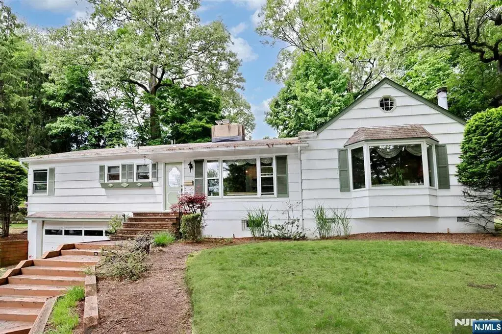 908 N Monroe Street, Midland Park