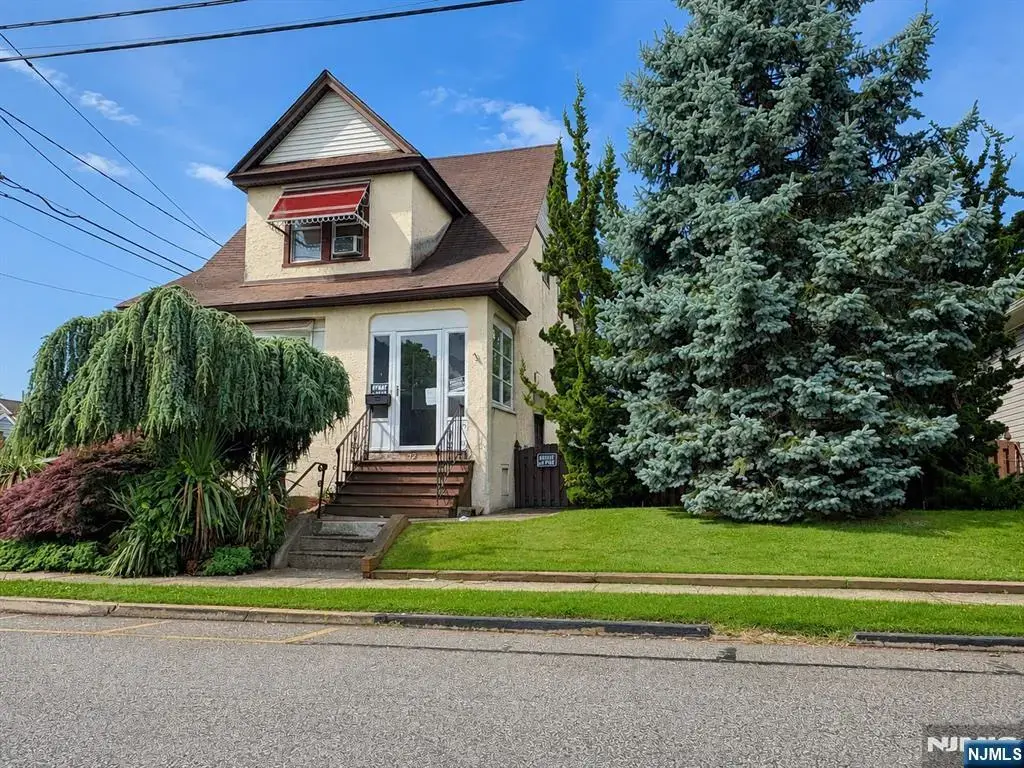 72 Rosedale Avenue, Elmwood Park