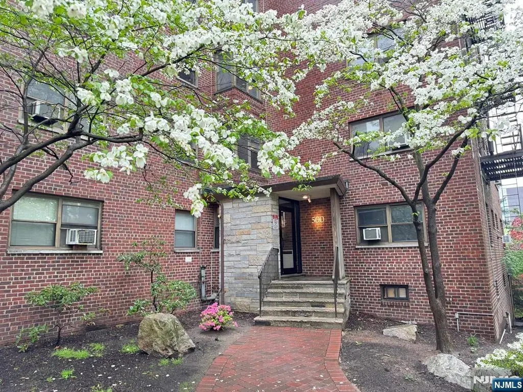 500 Linwood Drive 2g, Fort Lee