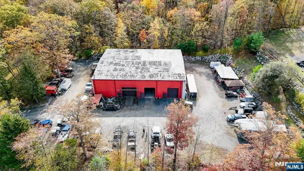 865 Burnt Meadow Road, West Milford