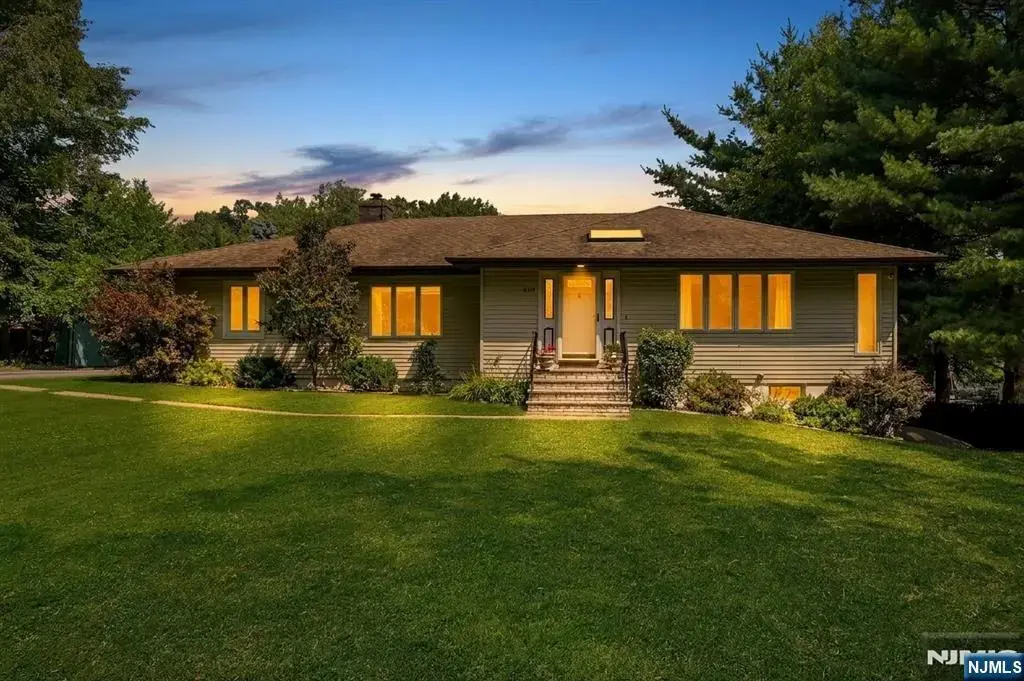 419 Ratzer Road, Wayne