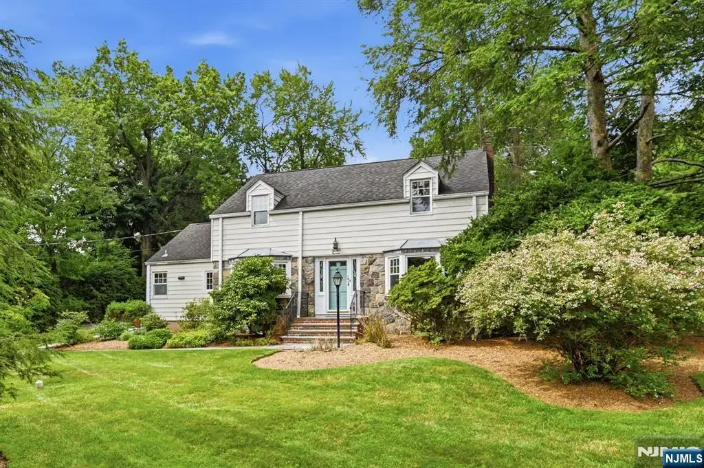 419 Sicomac Avenue, Wyckoff