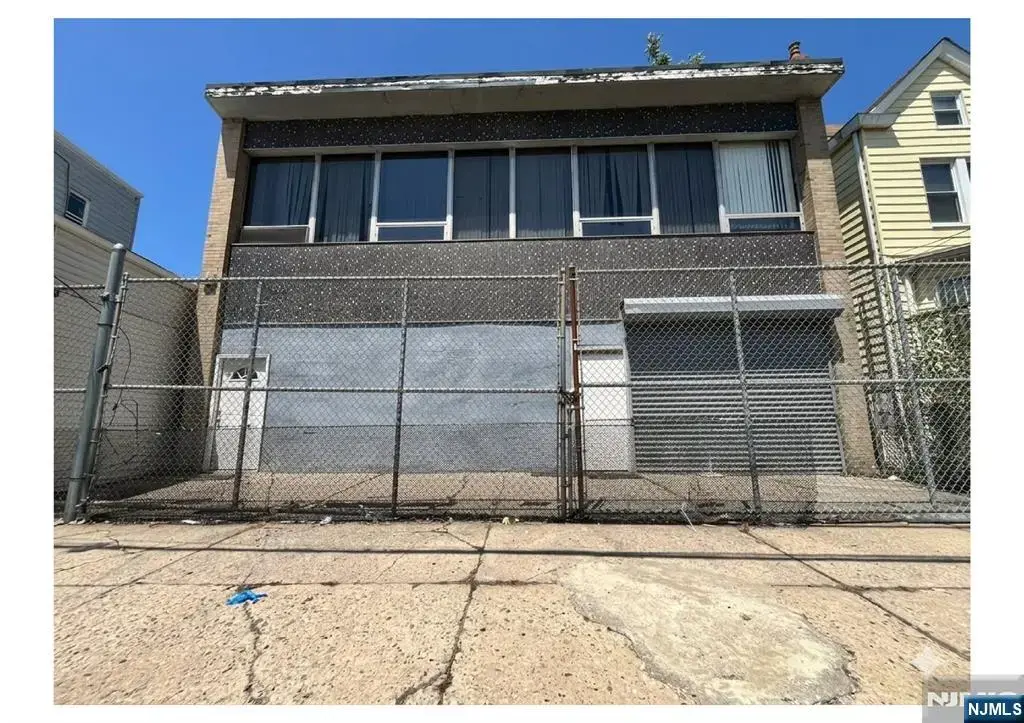 87 Maple Avenue, Irvington