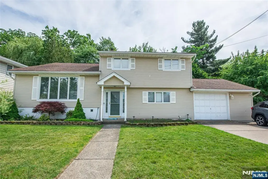 319 Winifred Drive, Totowa