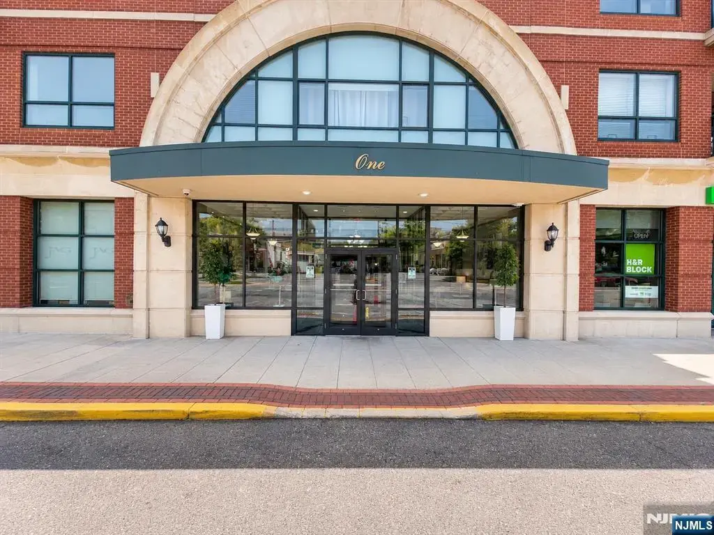 1 Orient W Orient 305, Rutherford