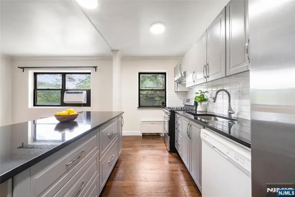 410 Park Place 4b, Fort Lee