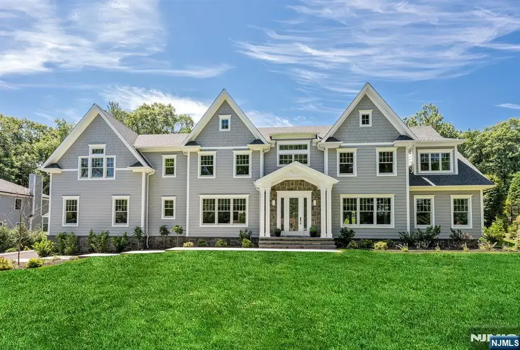 520 Clinton Avenue, Wyckoff