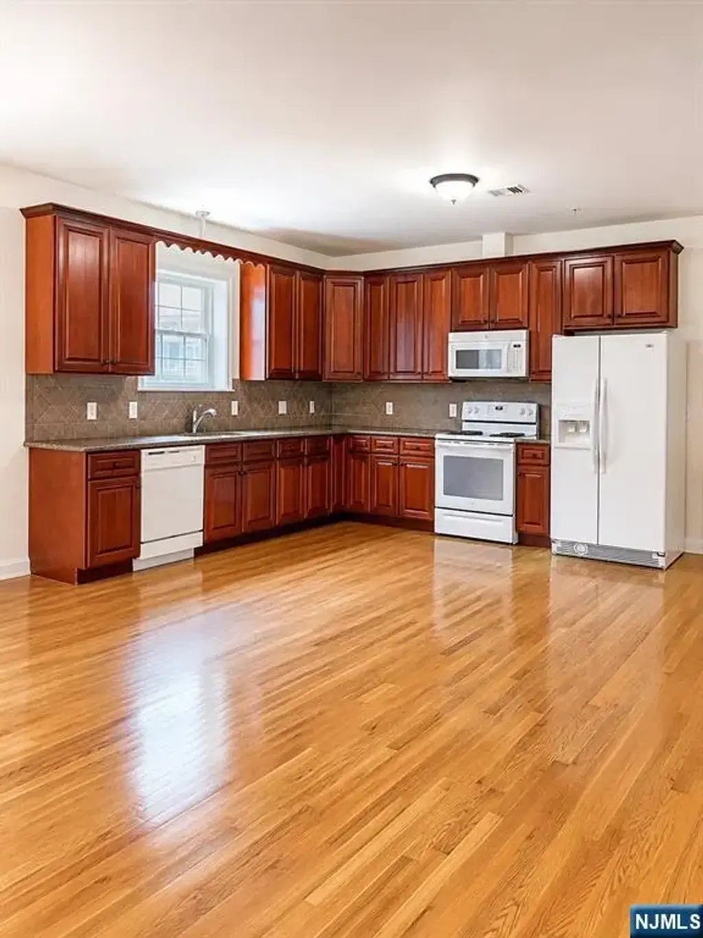 196 Franklin 2, Nutley