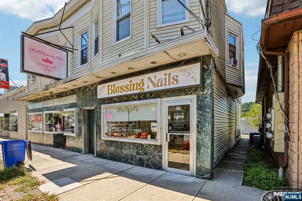 580 Lafayette Avenue, Hawthorne