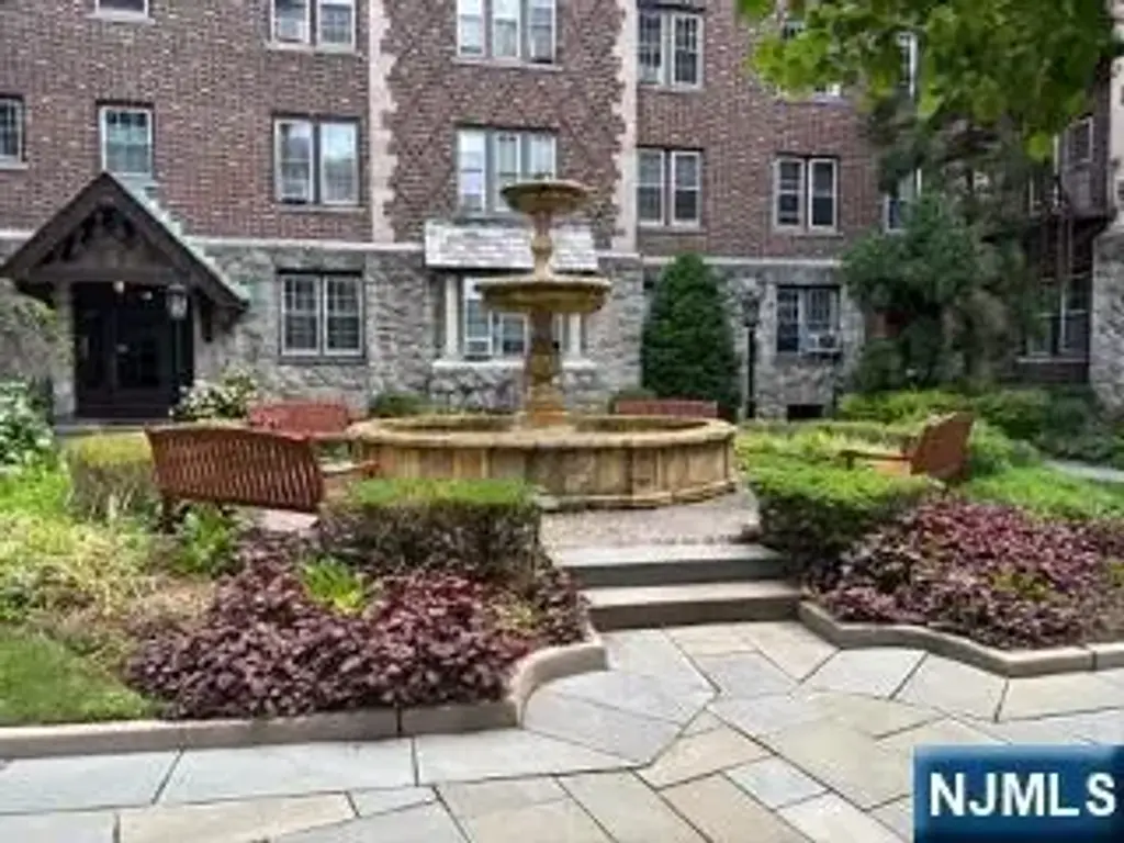 275 Engle D2, Englewood